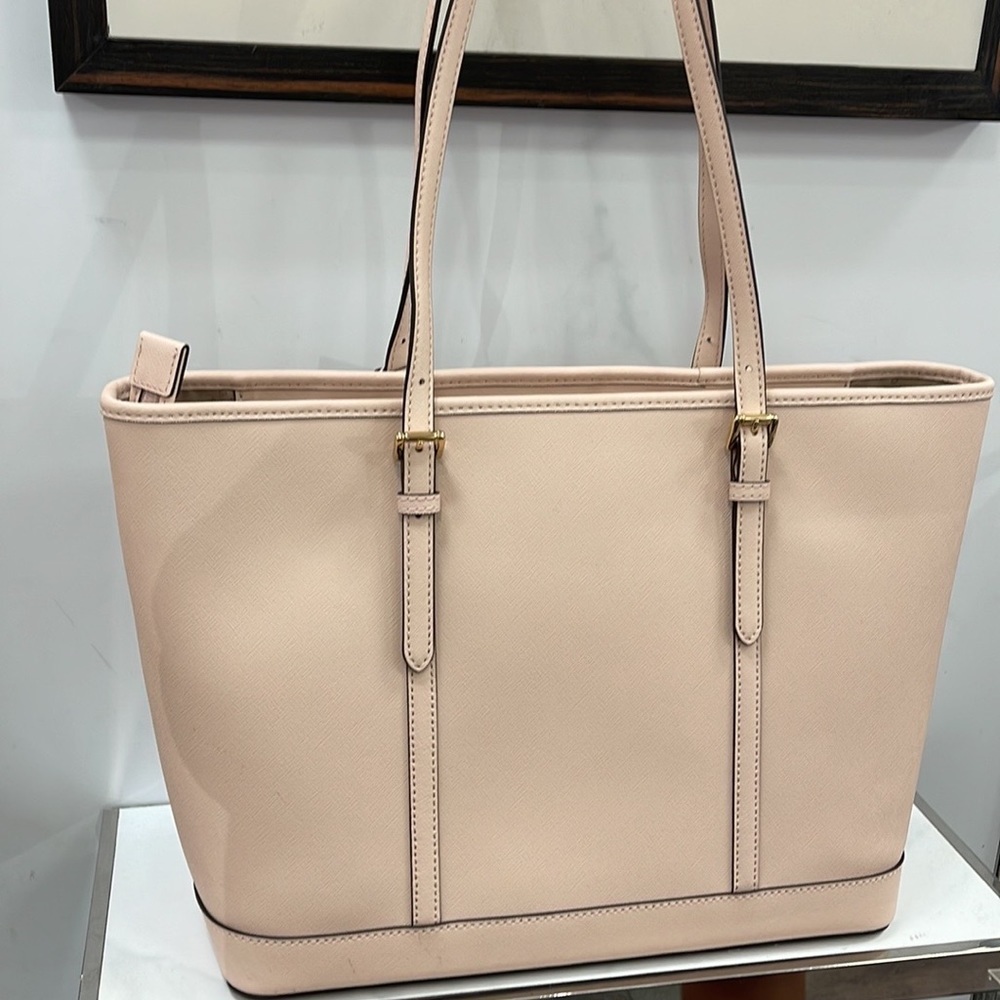 MICHAEL KORS
Jet Set Travel Lg Top Zip Shoulder Tote Saffiano Lthr
Powder Blush - Picture 16 of 16